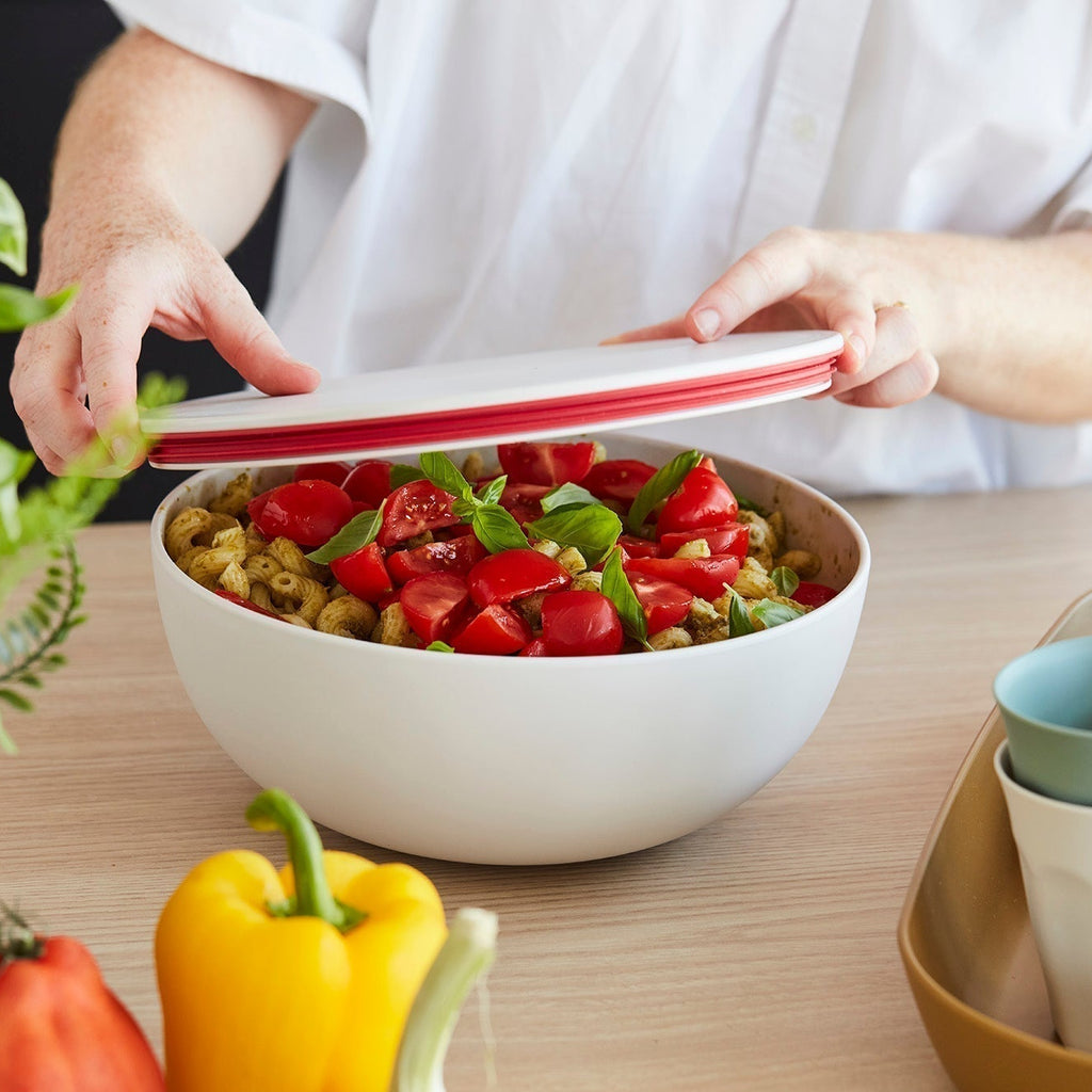 Picknick met rPET: pasta pesto met cherrytomaatjes & basilicum