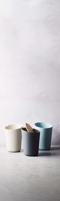 Vuilbak uit bamboevezel met bamboe deksel donkergrijs