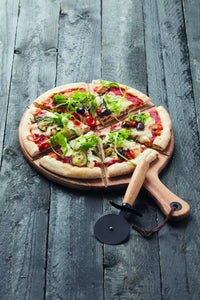 Set van pizzames met serveerplank uit acaciahout