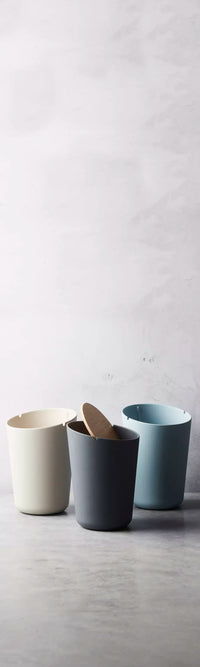 Vuilbak uit bamboevezel met bamboe deksel donkergrijs