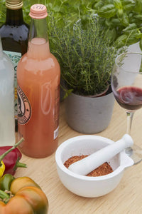 Mortier et pilon blanc