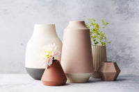 Vase en fibre de bambou rose poudré et blanc cassé ø 15.1cm H 26.5cm