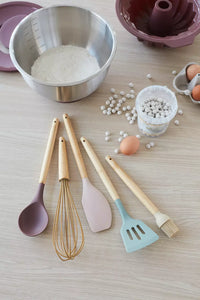 Set met spatel, lepel, klopper, pannenlikker en borstel