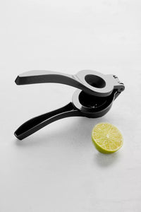 Presse-citron et citron vert noir