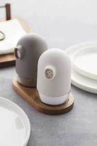 Set de salière et poivrière taupe/gris avec support