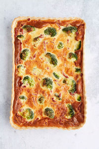 Geribde bakvorm met anti-aanbaklaag en losse bodem 31x21x3cm