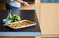 Geribde bakvorm met anti-aanbaklaag en losse bodem 31x21x3cm